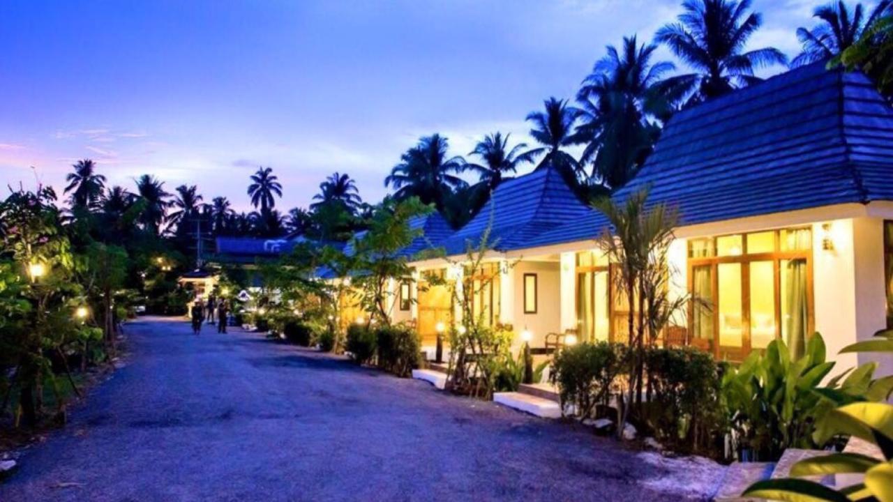 Ruean Thai Nai Bang By Pansak Resort Сураттхани Экстерьер фото
